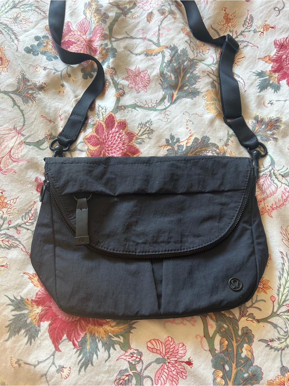 lululemon athletica Black Lightweight Messenger Crossbody